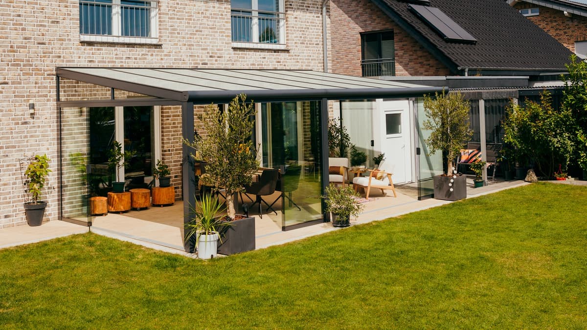 Verandas with glass sliding doors andAmbient lighting Verandas with glass sliding doors andAmbient lighting
