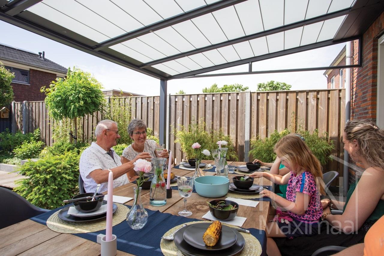 buiten koken tafelaankleding terrasoverkapping