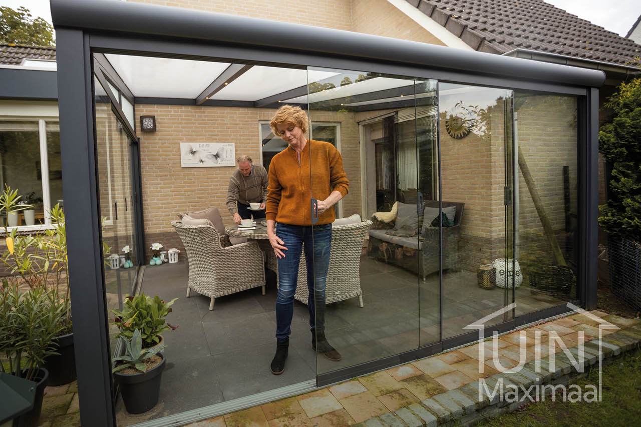 Curve handle on a sliding glass door