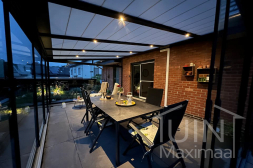 Modern anthracite-coloured canopy with Gumax® LED lighting 