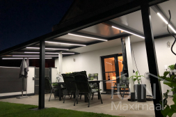 Gumax® Lighting System cool white light under anthracite-coloured patio cover