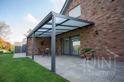 Gumax Electric Sun Shading in matt anthracite under garden veranda