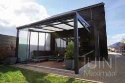 Modern aluminium pergola with sun shading in anthracite